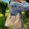 Geantă crossbody din piele naturală crem – VELMIRA