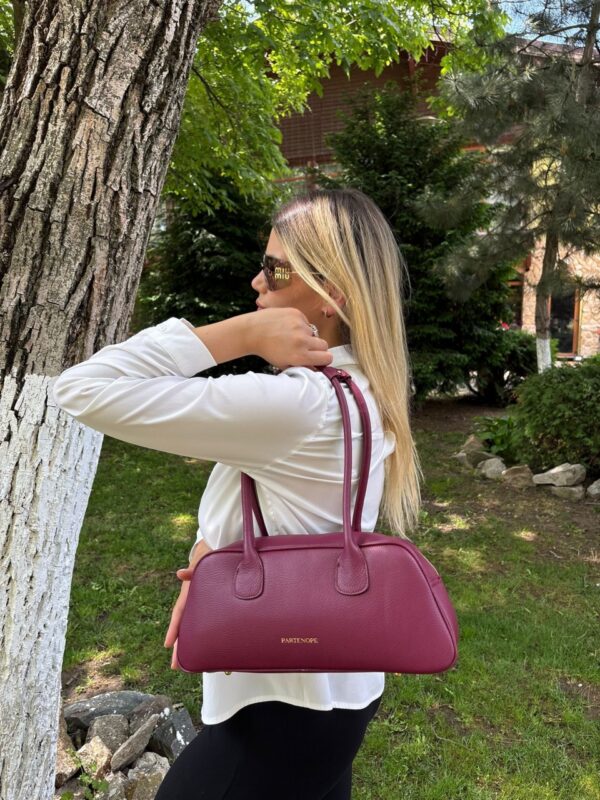 Geantă din piele naturală bordo – AMANTEA Geantă din piele naturală bordo – AMANTEA