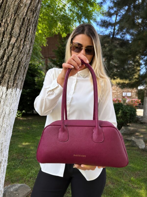 Geantă din piele naturală bordo – AMANTEA Geantă din piele naturală bordo – AMANTEA